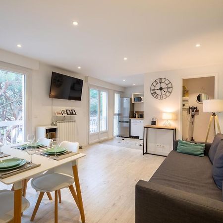 Meuble 2 Etoiles, Wifi, A 2 Pas Des Plages Fréjus Exteriér fotografie