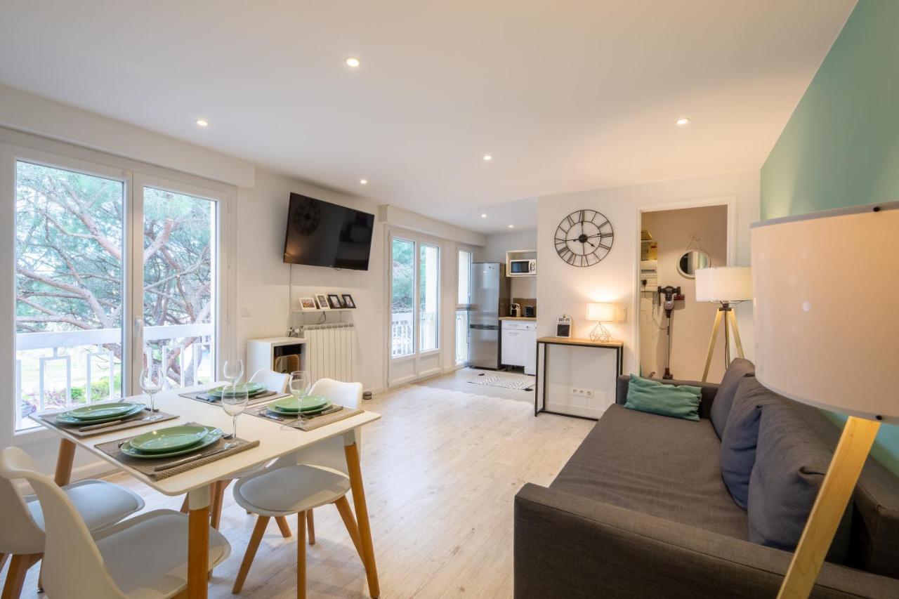 Meuble 2 Etoiles, Wifi, A 2 Pas Des Plages Fréjus Exteriér fotografie