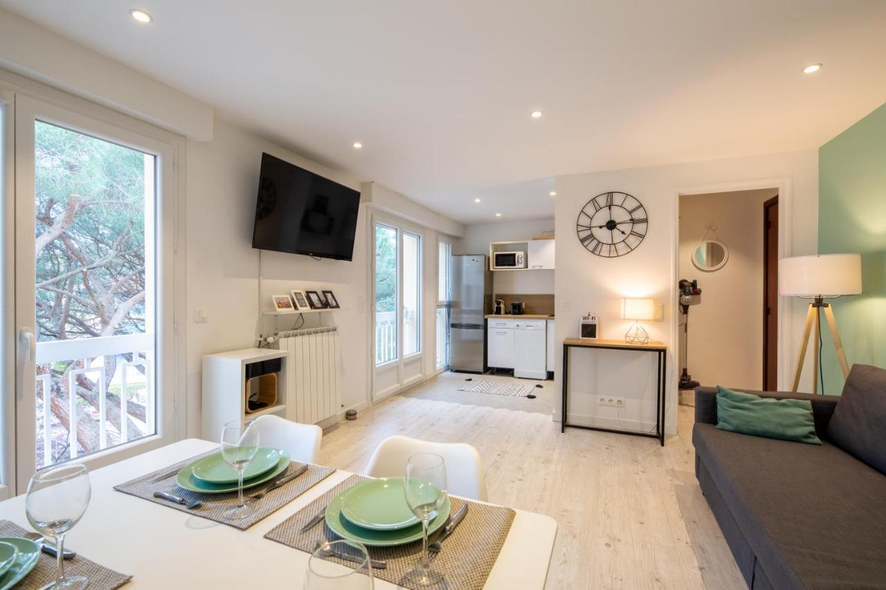 Meuble 2 Etoiles, Wifi, A 2 Pas Des Plages Fréjus Exteriér fotografie