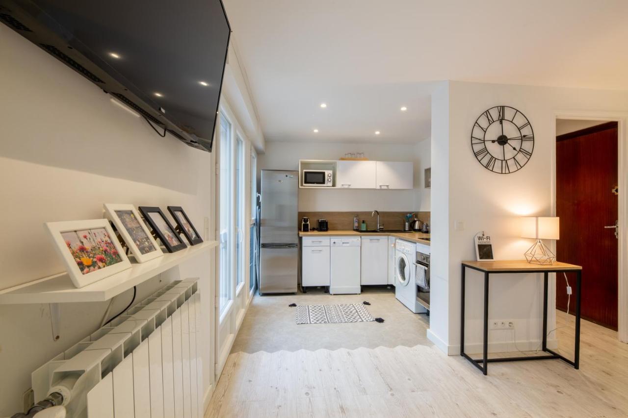 Meuble 2 Etoiles, Wifi, A 2 Pas Des Plages Fréjus Exteriér fotografie